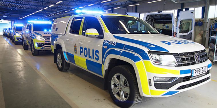 Nya polisbilarna kritiseras av hundförare: "Hundarna lider"
